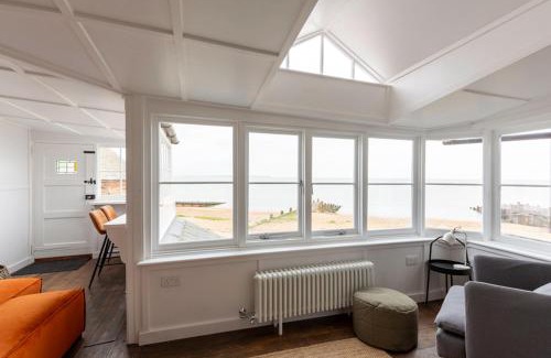 Whitstable Apartment | Stag Cottage, Sea wall