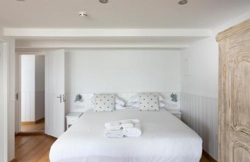 Whitstable Apartment | Stag Cottage, Sea wall
