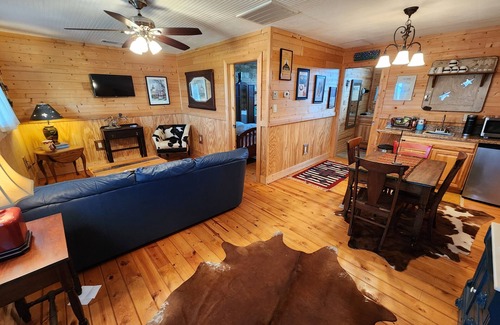 Fayetteville Cabin | Stagecoach Cabins