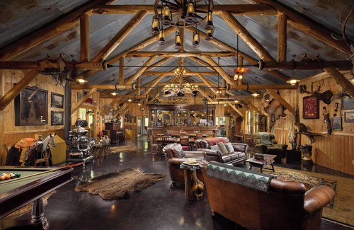 Superior House | Stagecoach Exchange Cabin - Alpine Falls Ranch