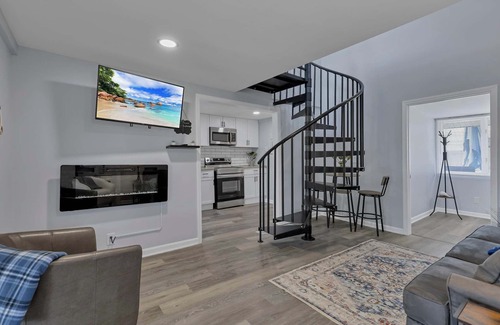 Buckeye Lake House | Stairway to Lake Views