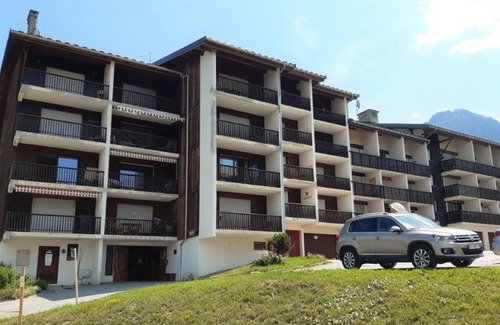Albiez-le-Vieux Apartment | Standard apartment with balcony, parking, and elevator in Albiez-Montrond
