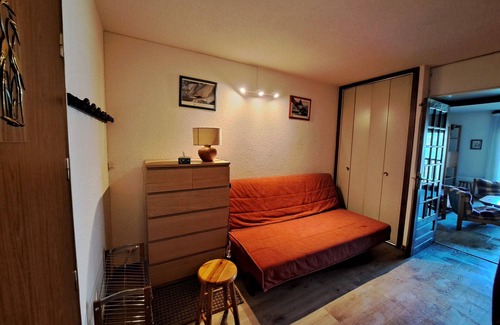 Albiez-le-Vieux Apartment | Standard apartment with balcony, parking, and elevator in Albiez-Montrond