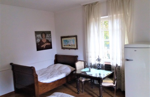 Revello Bed & Breakfast | Standard Blue Triple Room