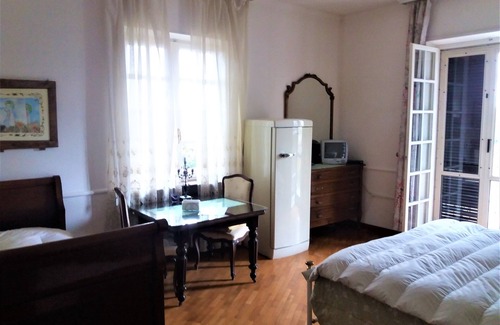 Revello Bed & Breakfast | Standard Blue Triple Room