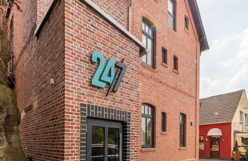 Leer Cottage | Standard double room 10 (top floor right) - 24/7 self-check-in, 14008