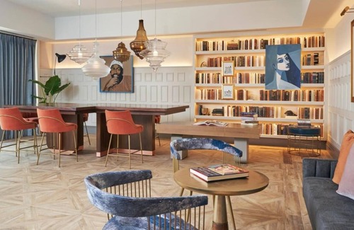 Logan Circle House | Standard King at Viceroy Washington DC, Bring Along Your Pets!