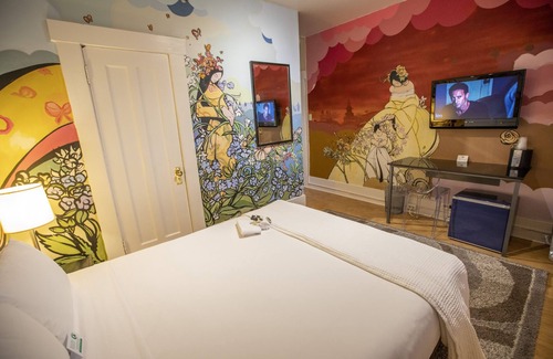 Union Square Hotel | Standard Queen Room w/Ensuite Bathroom