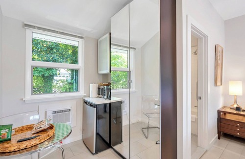 Hampton Bays House | Standard Room in Boutique Hotel, the Heart of Hampton Bays, Waterfront.