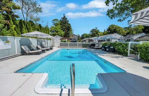 Hampton Bays House | Standard Room in Boutique Hotel, the Heart of Hampton Bays, Waterfront.