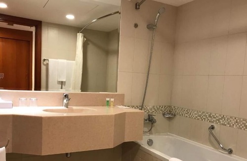 Garhoud House | Standard Room Near Garhoud Football Club