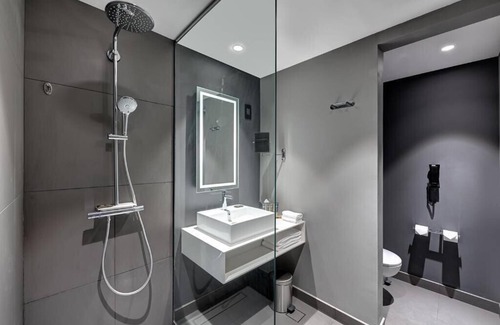 Al Khan Apartment | Standard Room Near Sharjah Expo Centre By E R