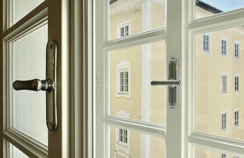 City Centre Salzburg House | Standard triple room (street) - Krone 1512, hotel