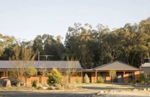 Dalcouth House | Stanthorpe Country Resort, 6 bedrooms for 12 guests