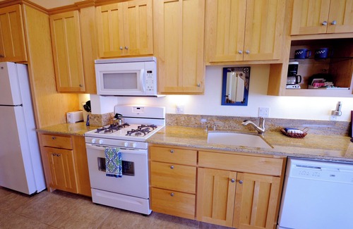 Shelter Cove Condo | Starfish by OceanviewHotTubs Oceanfront Tesla charging Shelter Cove