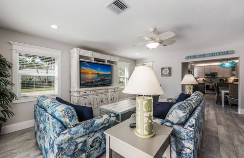 Holmes Beach House | Starfish Cottage: 1 Block to the Beach! Heated Pool, 4 King Beds by Anna Maria Life Vacation Rentals
