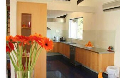 Hyams Beach House | Starfish Hyams Beach with WIFI - 4pm check-out on Sundays