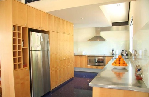 Hyams Beach House | Starfish Hyams Beach with WIFI - 4pm check-out on Sundays