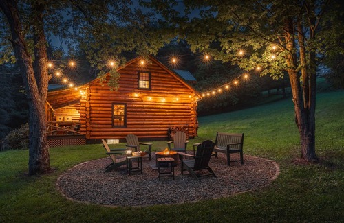 Coudersport Cabin | Stargaze in Style | Hot Tub + Log Cabin Escape