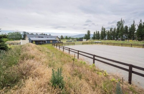 Clyde Cabin | Stargazer Cabin luxe studio nr Clyde inc breakfast