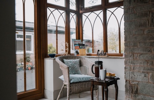 Westbrook Court Apartment | STARGAZER'S FIELD HOUSE, family friendly in Hay-On-Wye