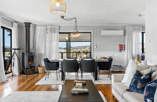 Clarence Point House | Stargazers Waterfront Hot tub Cottage Tasmania