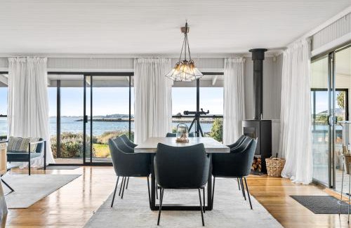 Clarence Point House | Stargazers Waterfront Hot tub Cottage Tasmania