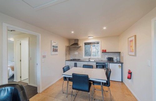 Lake Tekapo House | Stargazing Combo - Spa, Parking, Near Church