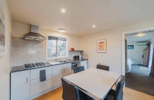 Lake Tekapo House | Stargazing Combo - Spa, Parking, Near Church