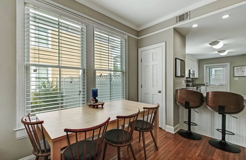 Metropolitan House | Starlands Executive Home-Off Street Parking & Private Deck Included!