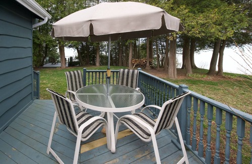 Bluewater Cottage | Starlight Lakefront Cottage
