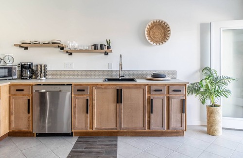 Desert Hot Springs Apartment | Starlit Nights Getaway w/Soaking Tub
