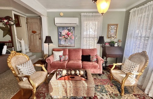 Eureka Springs Historic District House | Starry Night Cottage on Spring Street in Historic Downtown Eureka Springs!