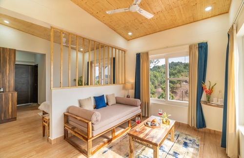Nahan Hotel | Stars and Windsongs