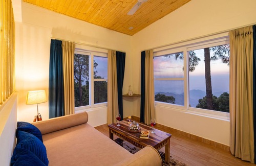 Nahan Hotel | Stars and Windsongs