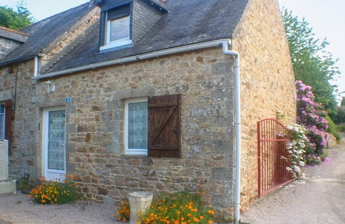 Plounevez-Moedec House | Start your excursions through Brittany in this charming holiday home.