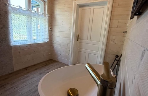 Czosnow Cabin | Stary dom w puszczy