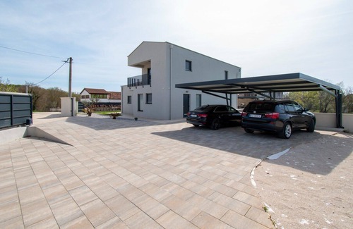 Kruncici Villa | State-of-the-art new villa with private heated pool