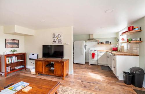 Pullman Apartment | State Street Cottage, Suite 1