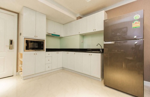 Bang Rak Apartment | State Tower Silom Near BTS sky train MRT, Skybar sirocco