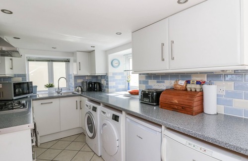 Cilgerran Cottage | STATION HALL, pet friendly, country holiday cottage in Cilgerran