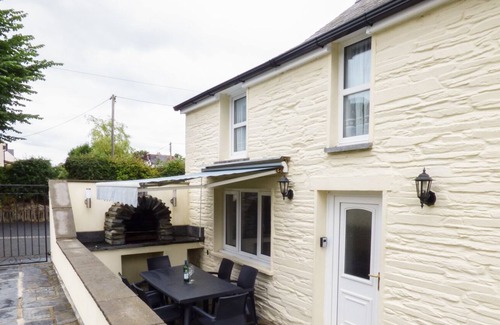 Cilgerran Cottage | STATION HALL, pet friendly, country holiday cottage in Cilgerran