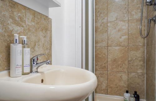 Langley Marish House | Station & Shops 3min walk I Heathrow 15 mins I x2 Ensuites I Parking x2