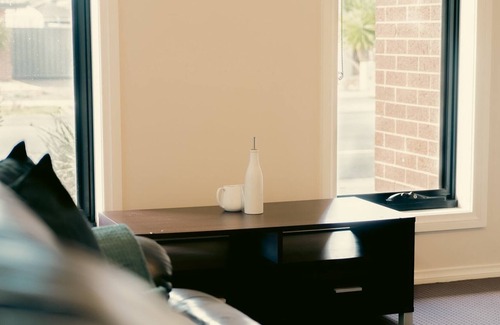 Epsom House | Station Street Stopover