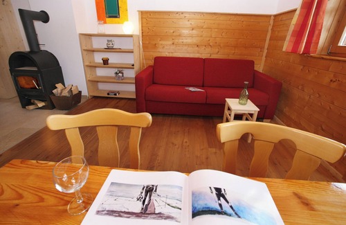 Hochkrimml Apartment | Staudi's ski hut Top6 in hut style directly on the piste Stove