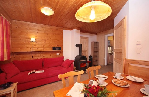 Hochkrimml Apartment | Staudi's ski hut Top7 in hut style directly on the piste Wood-burning stove