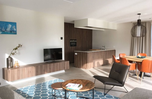 Stavoren Villa | Stavoren 8P, new villa on the water, each bedroom with private bathroom