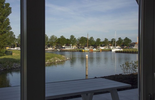 Stavoren Villa | Stavoren 8P, new villa on the water, each bedroom with private bathroom