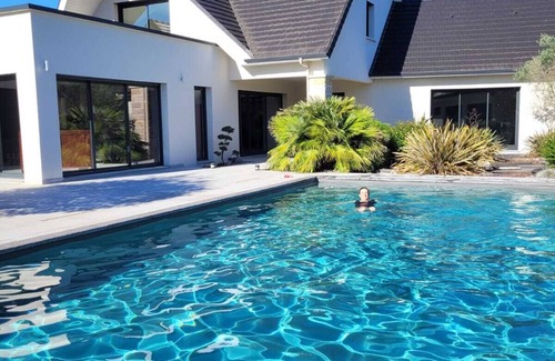Brive-la-Gaillarde Apartment | Stay 2 people swimming pool