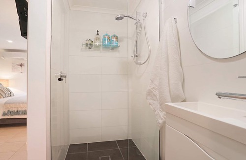 Macmasters Beach House | STAY 3 PAY 2 WINTER DEAL